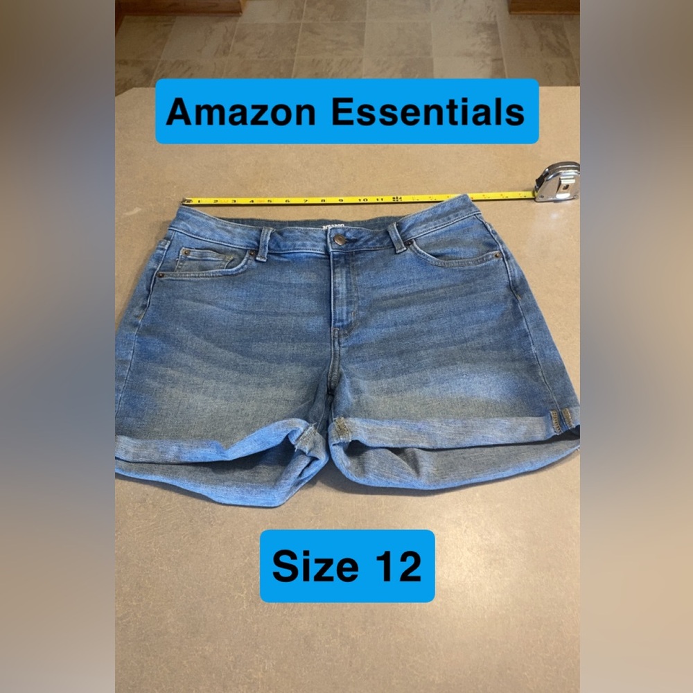 Amazon Essentials Women’s Jean Shorts Size 12